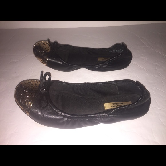 Women’s Vera Wang Black with Gold Cap Toe Ballet Flats Size 6.5 - Picture 4 of 11